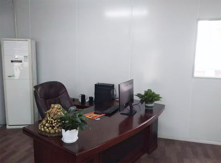 吳佳彩鋼復(fù)合板客服辦公室